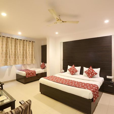 Airport Hotel Chanakya Delhi Neu-Delhi Exterior foto