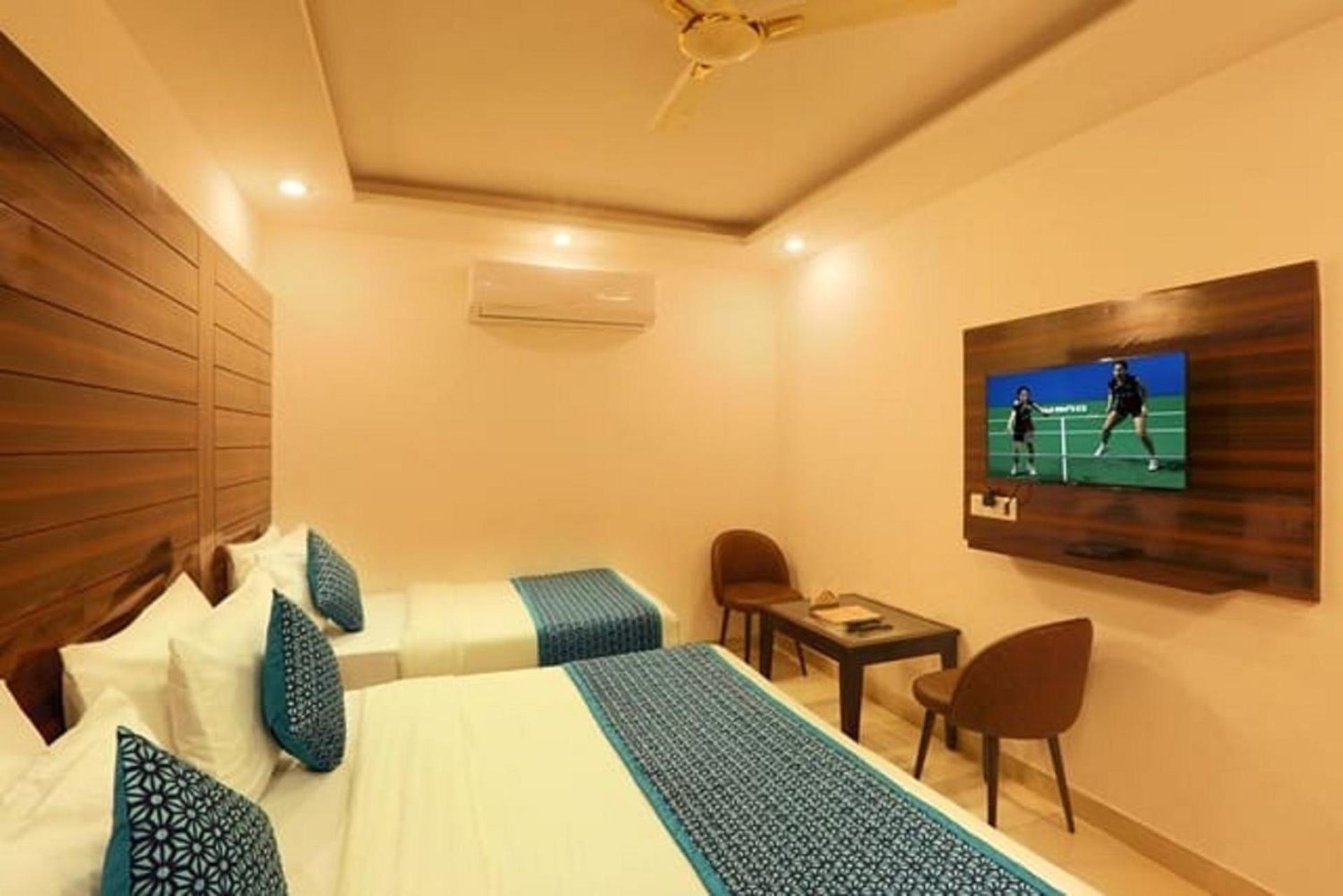 Airport Hotel Chanakya Delhi Neu-Delhi Exterior foto