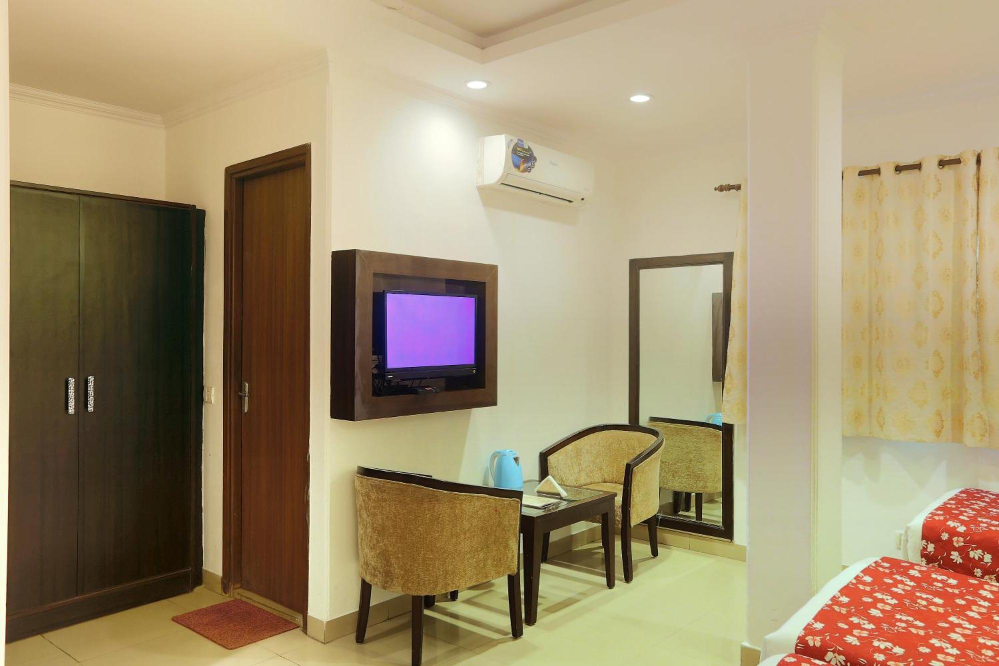 Airport Hotel Chanakya Delhi Neu-Delhi Exterior foto