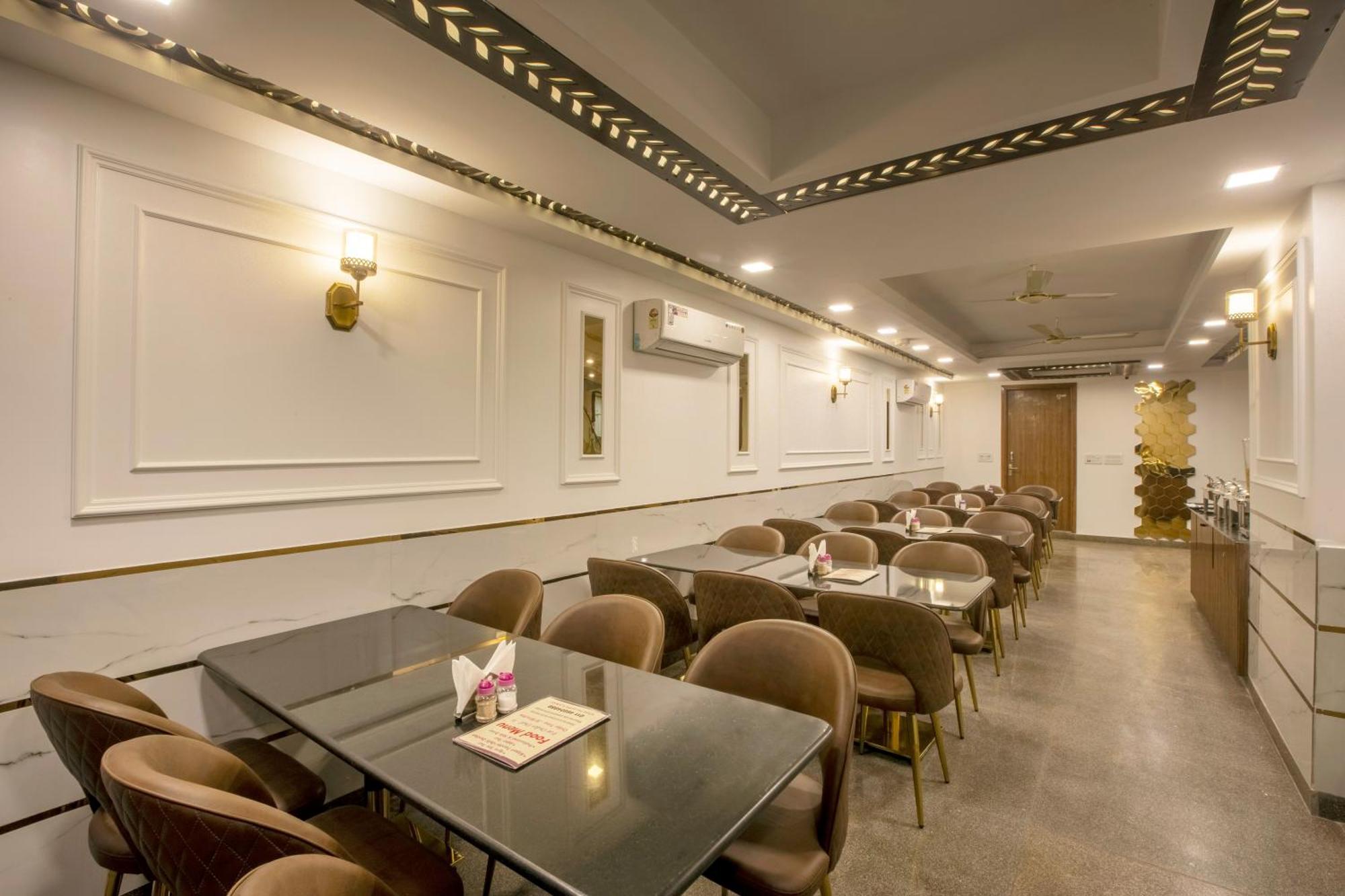 Airport Hotel Chanakya Delhi Neu-Delhi Exterior foto