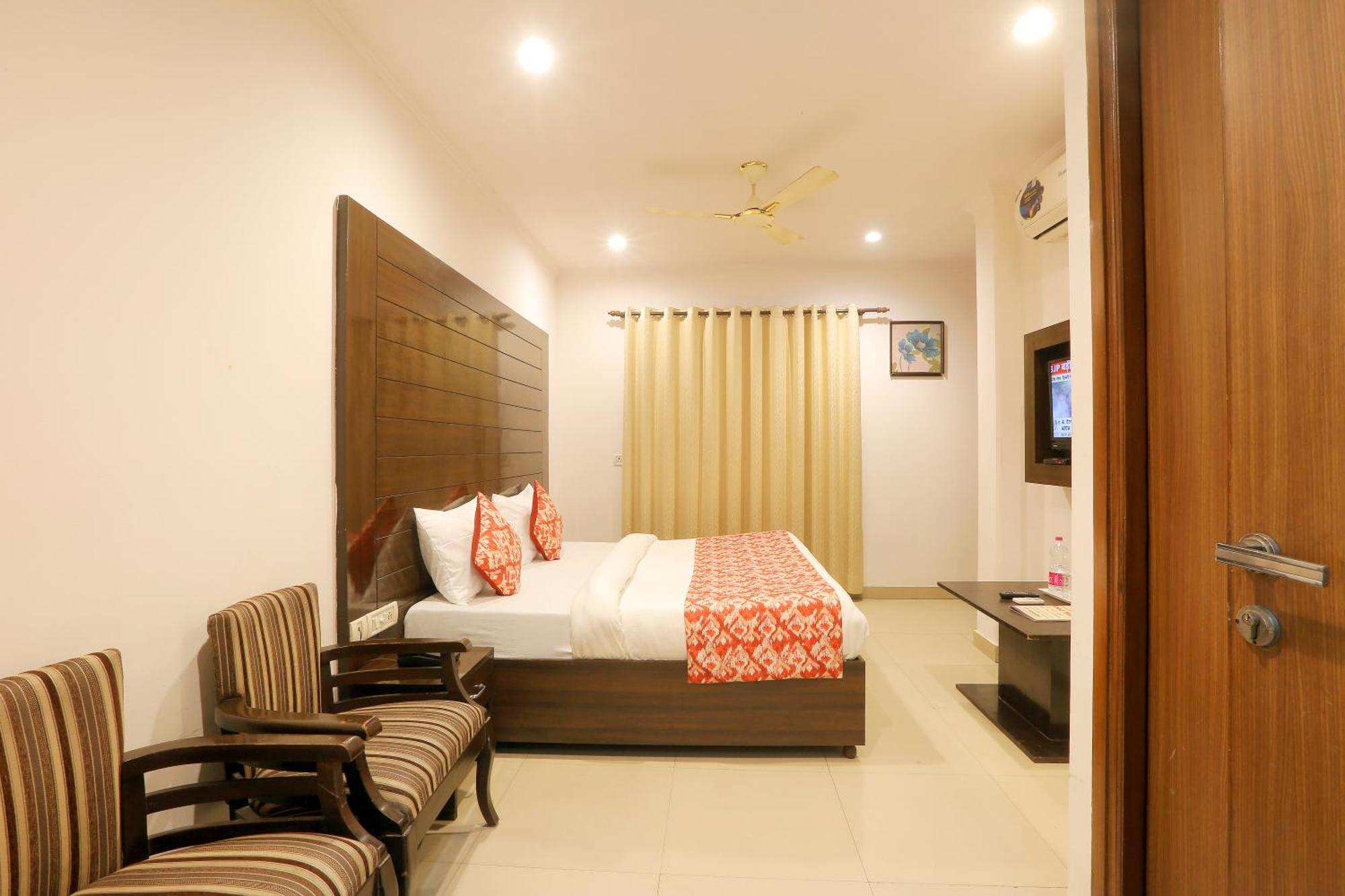 Airport Hotel Chanakya Delhi Neu-Delhi Exterior foto