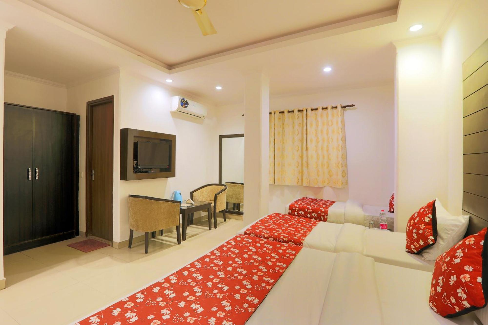 Airport Hotel Chanakya Delhi Neu-Delhi Exterior foto