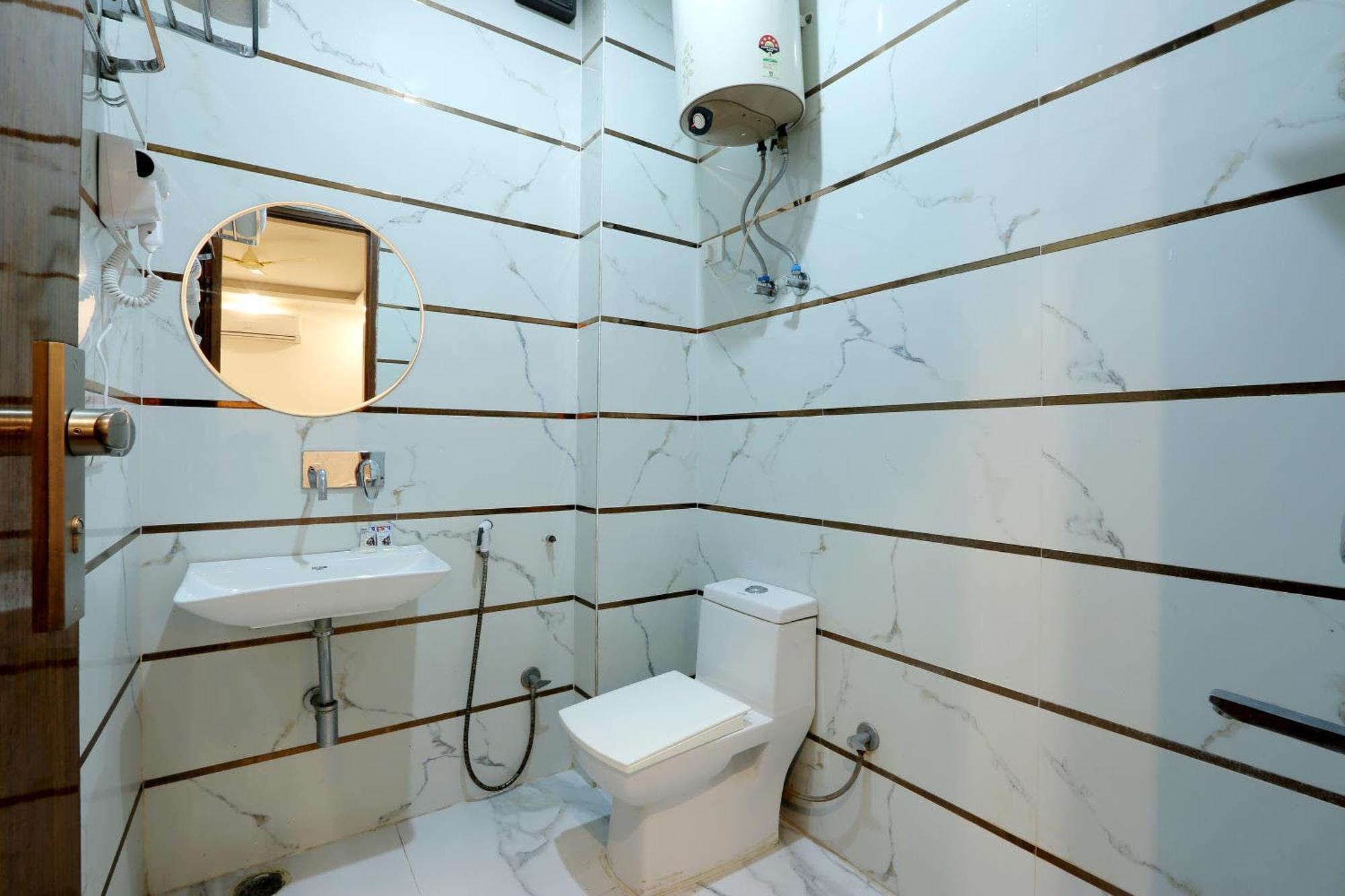 Airport Hotel Chanakya Delhi Neu-Delhi Exterior foto