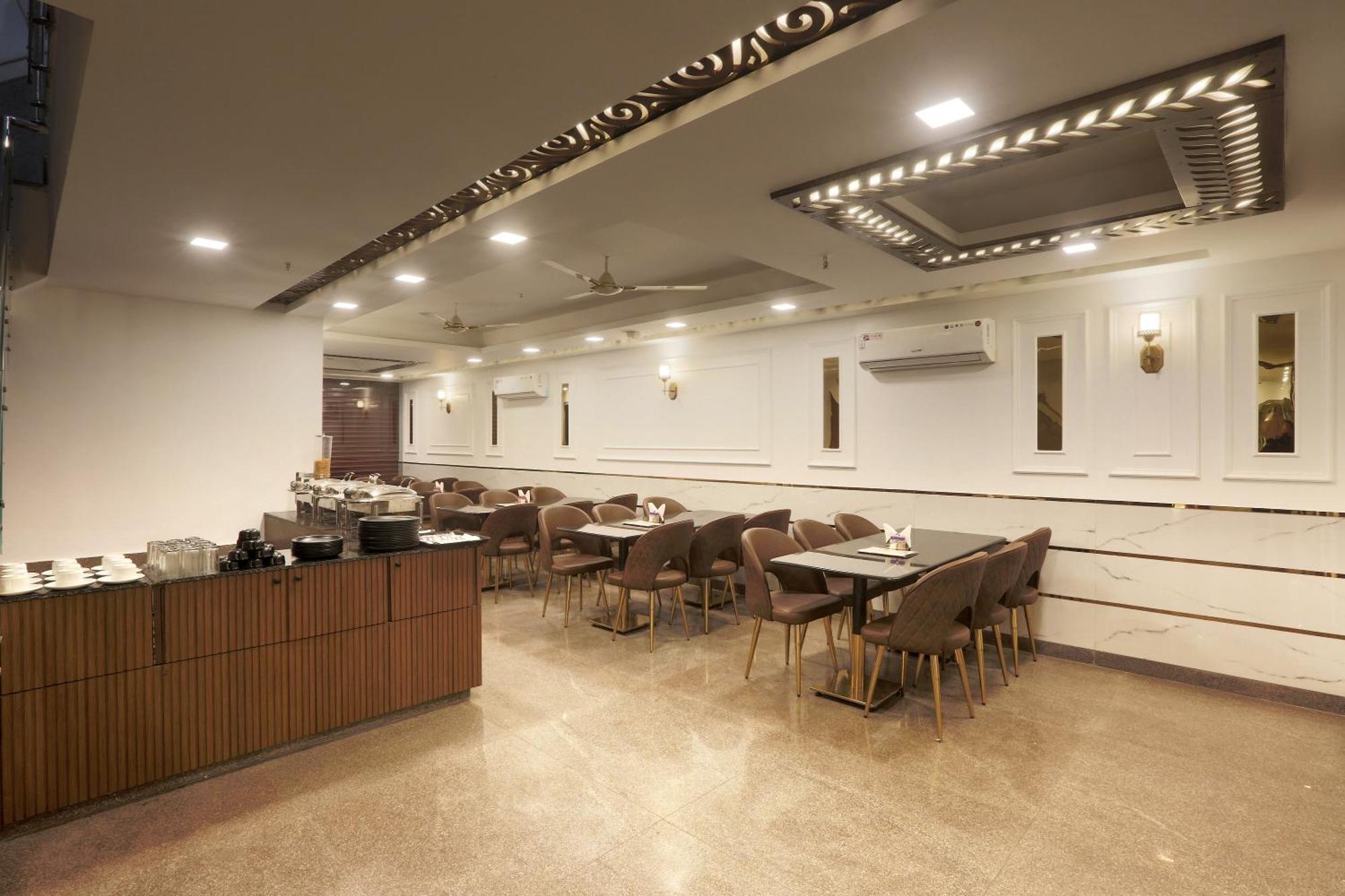 Airport Hotel Chanakya Delhi Neu-Delhi Exterior foto