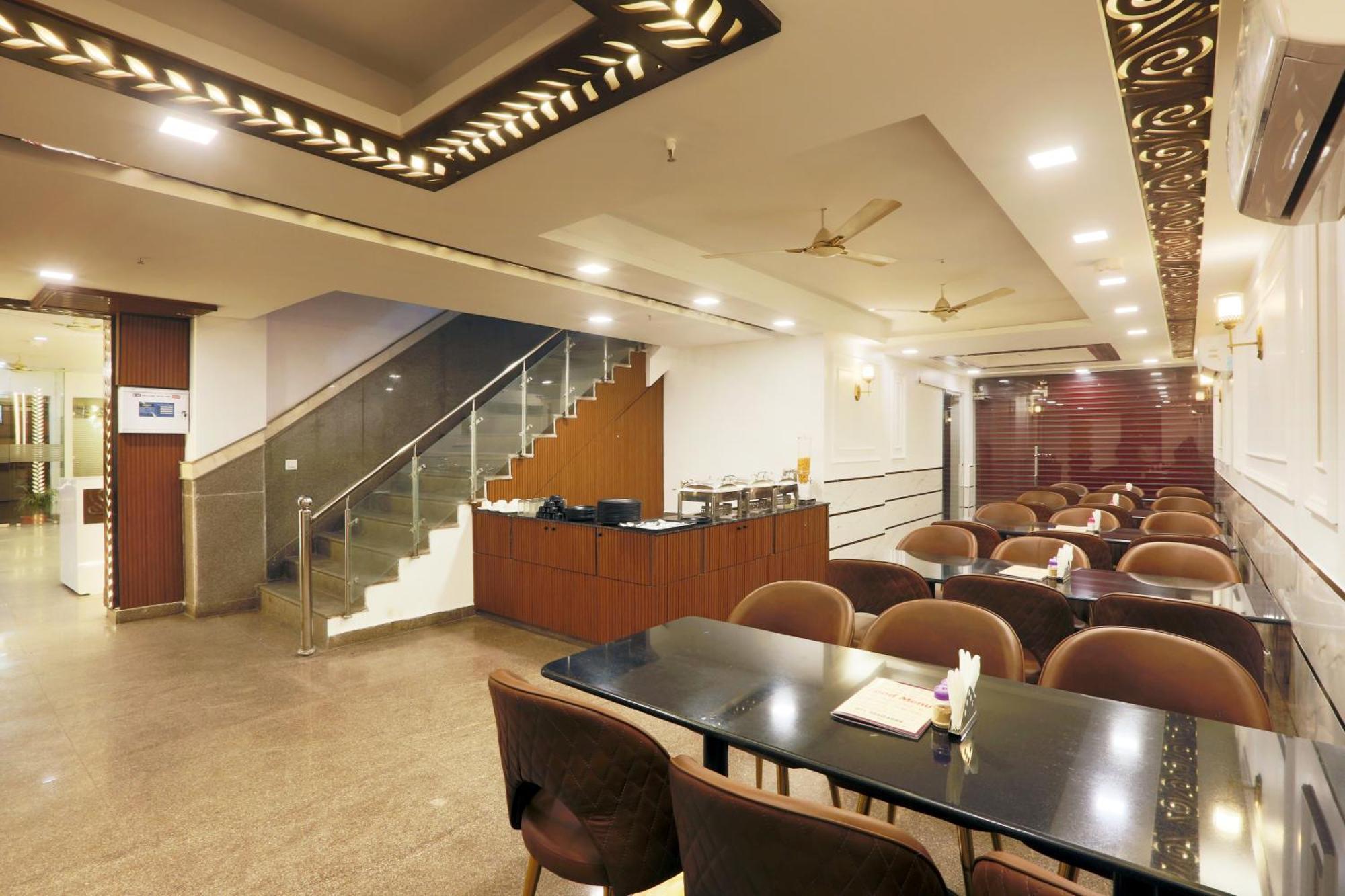 Airport Hotel Chanakya Delhi Neu-Delhi Exterior foto