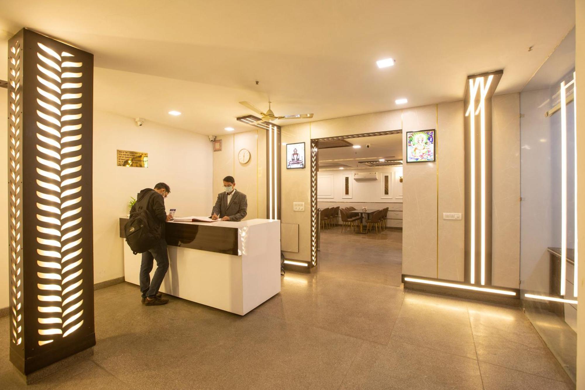 Airport Hotel Chanakya Delhi Neu-Delhi Exterior foto