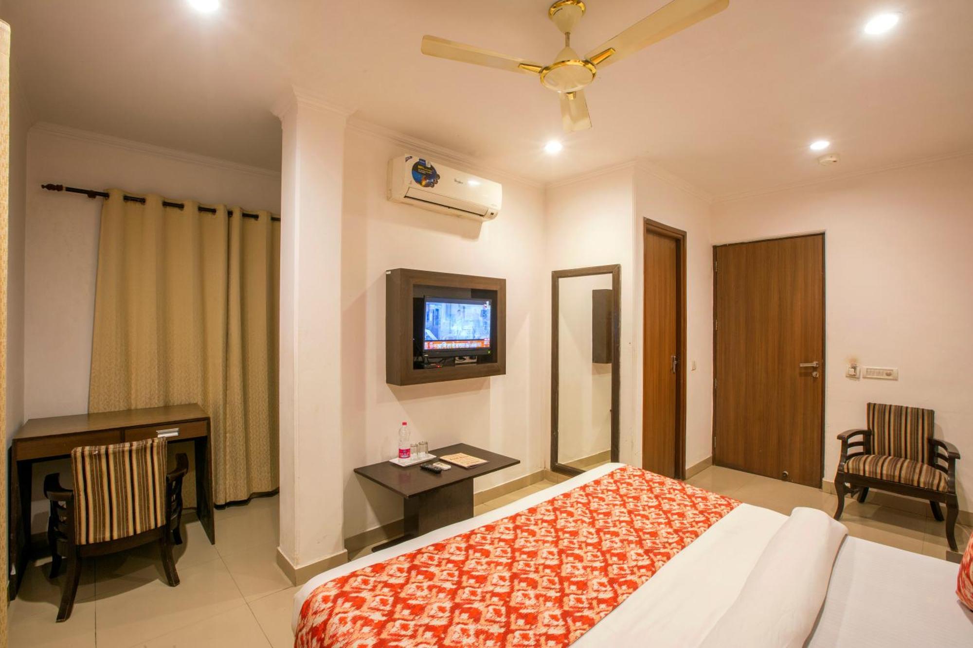 Airport Hotel Chanakya Delhi Neu-Delhi Exterior foto