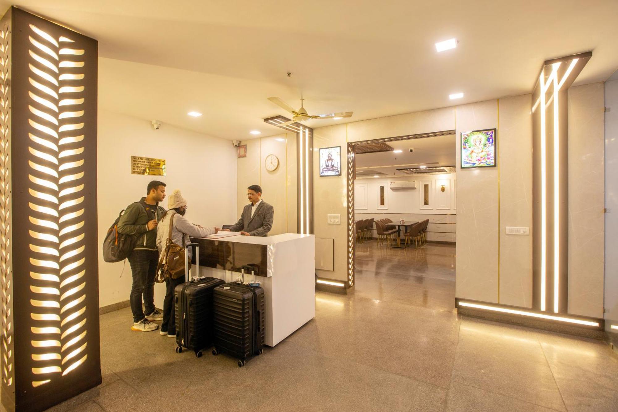 Airport Hotel Chanakya Delhi Neu-Delhi Exterior foto